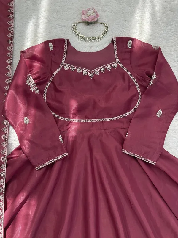 HO_Silk_Elegant_Traditional_Wear_Set