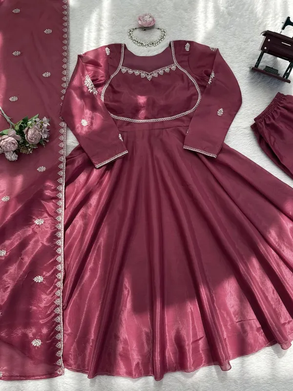 HO_Silk_Elegant_Traditional_Wear_Set