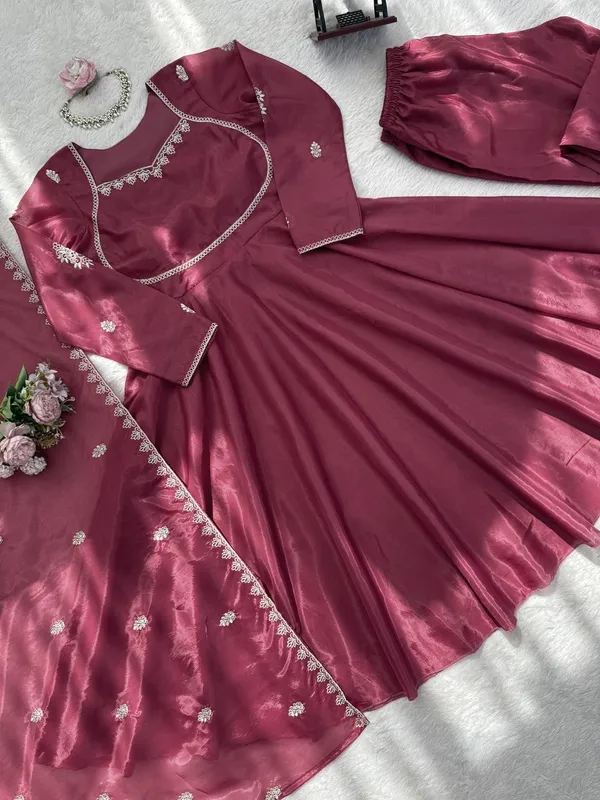 HO_Silk_Elegant_Traditional_Wear_Set