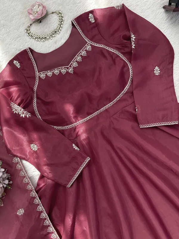 HO_Silk_Elegant_Traditional_Wear_Set