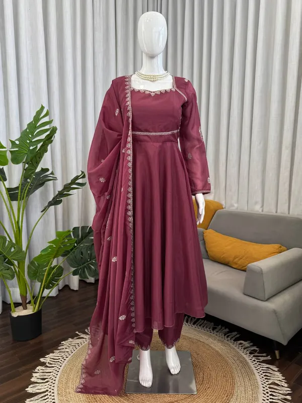 HO_Silk_Elegant_Traditional_Wear_Set
