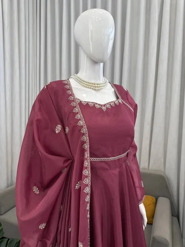 HO_Silk_Elegant_Traditional_Wear_Set