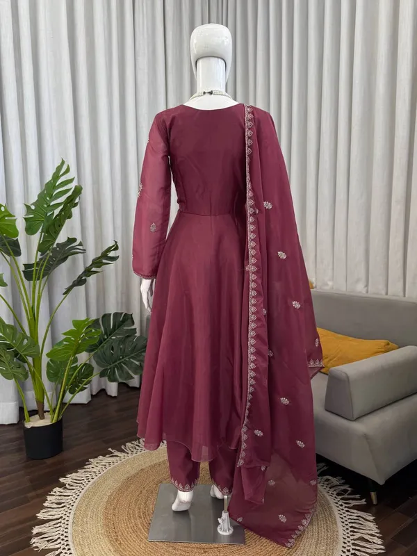 HO_Silk_Elegant_Traditional_Wear_Set