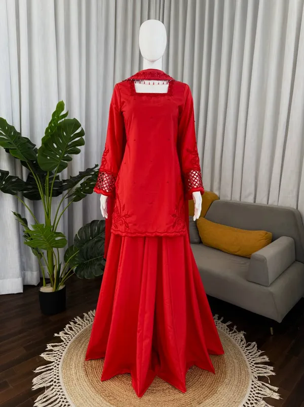 Natural_Silk_Elegant_Ethnic_Wear_Suit