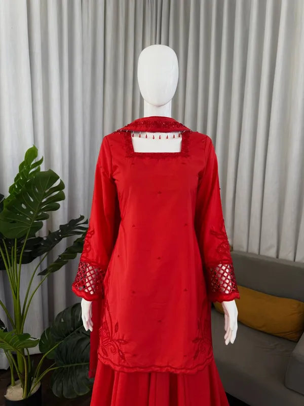 Natural_Silk_Elegant_Ethnic_Wear_Suit