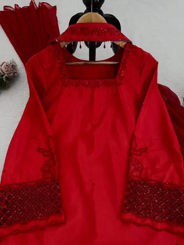 Natural_Silk_Elegant_Ethnic_Wear_Suit