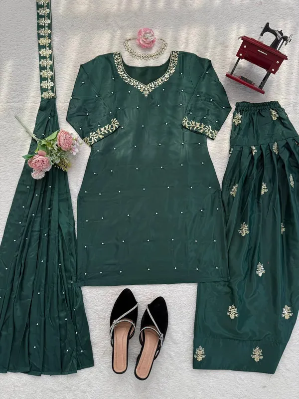 Heavy_Crepe_Designer_Festive_Wear_Suit