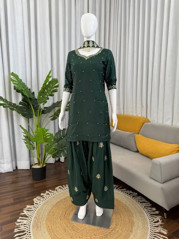 Heavy_Crepe_Designer_Festive_Wear_Suit
