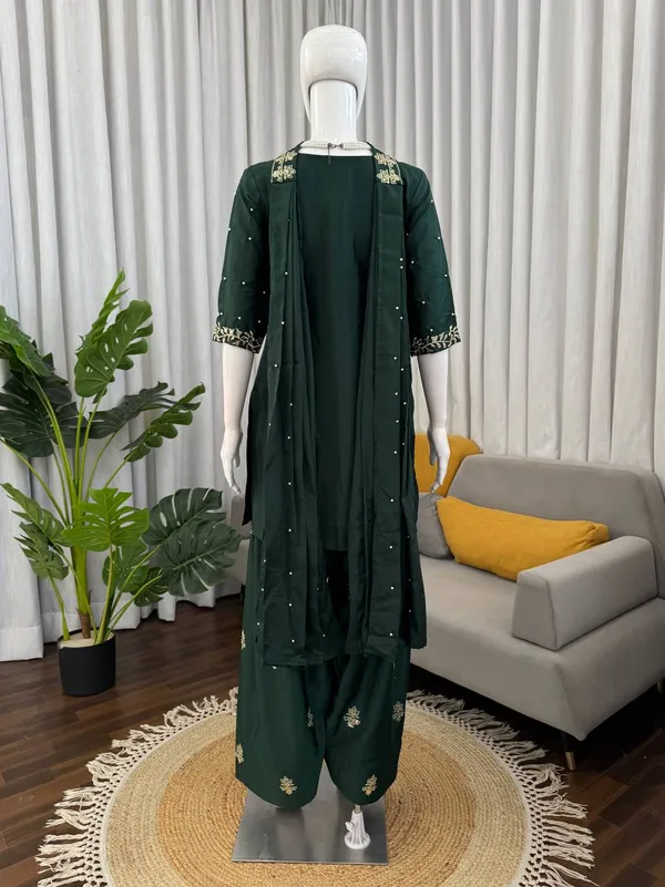 Heavy_Crepe_Designer_Festive_Wear_Suit