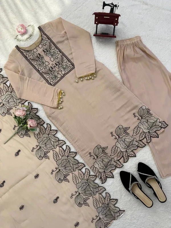 Chanderi_Fabric_Elegant_Casual_Suit_Set