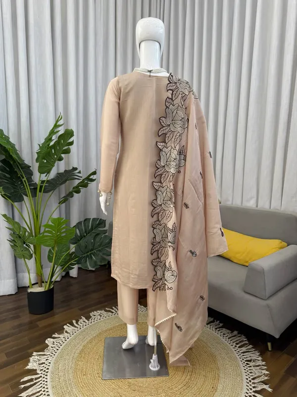 Chanderi_Fabric_Elegant_Casual_Suit_Set