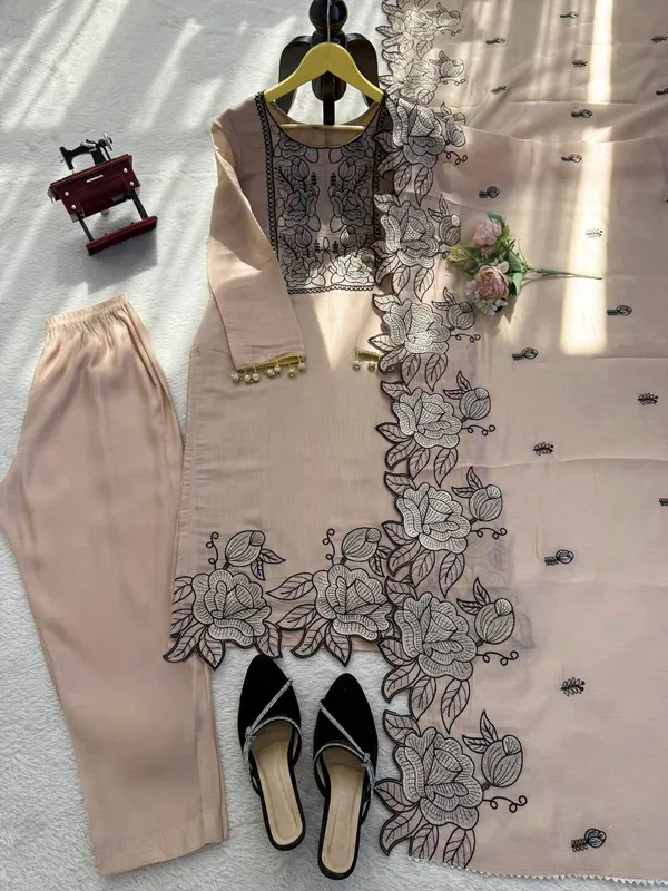Chanderi_Fabric_Elegant_Casual_Suit_Set