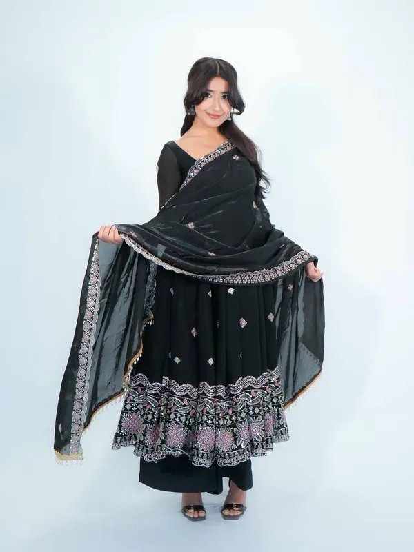 Fendy_Silk_Elegant_Anarkali_Party_Set