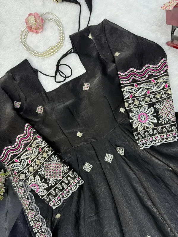 Fendy_Silk_Elegant_Anarkali_Party_Set