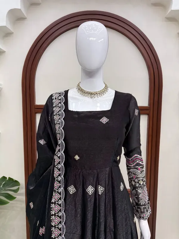Fendy_Silk_Elegant_Anarkali_Party_Set