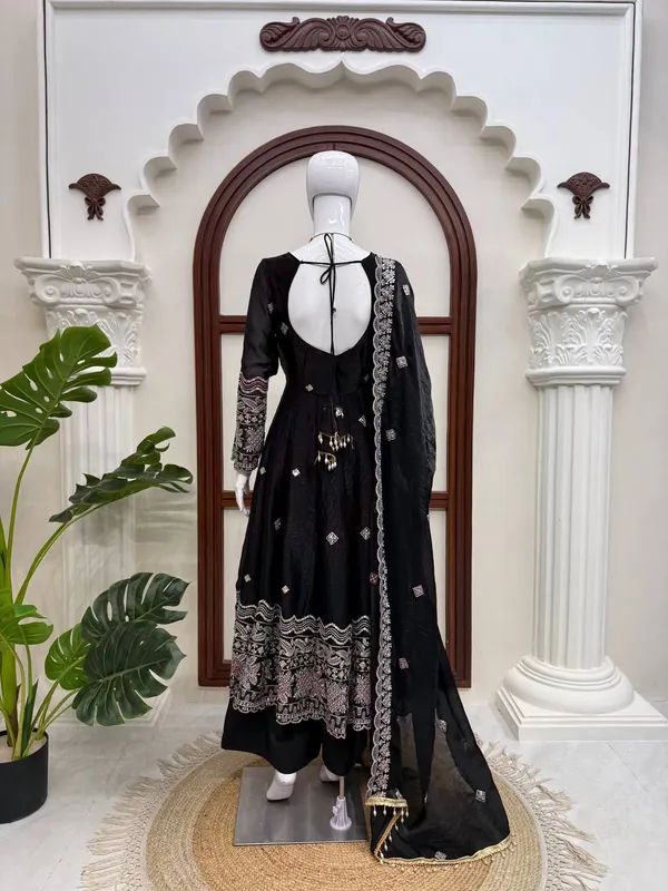 Fendy_Silk_Elegant_Anarkali_Party_Set