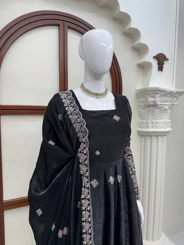 Fendy_Silk_Elegant_Anarkali_Party_Set