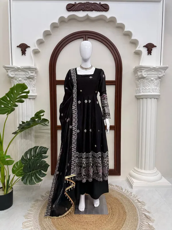 Fendy_Silk_Elegant_Anarkali_Party_Set