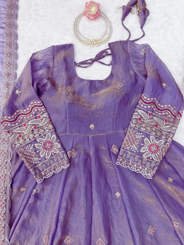 Fendy_Silk_Elegant_Anarkali_Party_Set