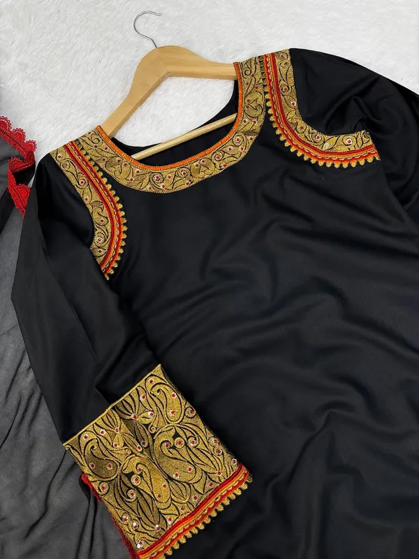 Kashmiri_Style_Slub_Rayon_Tunic_Palazo_Set_with_Thread_Work_and_Lace_Dupatta_Black