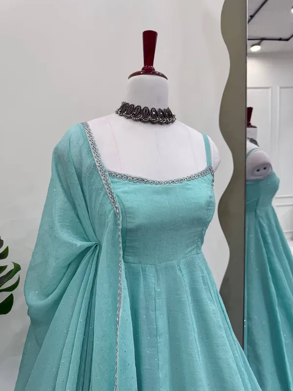 Crunch_Silk_Designer_Festive_Outfit_Set