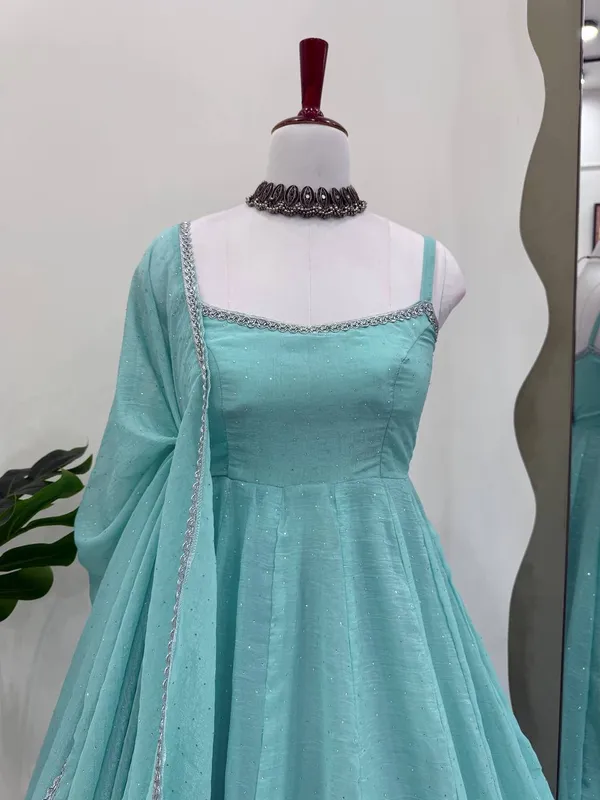 Crunch_Silk_Designer_Festive_Outfit_Set