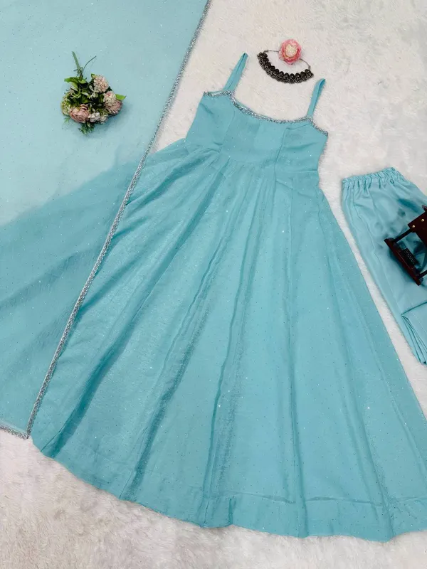 Crunch_Silk_Designer_Festive_Outfit_Set