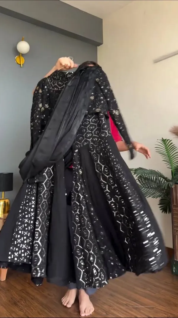 Black_Heavy_Embroidered_Lengha_Choli_Set_With_Dupatta_|_For_Women
