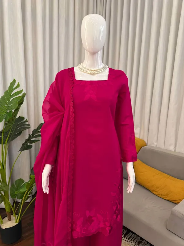 Roman_Fabric_Ethnic_Casual_Wear_Set