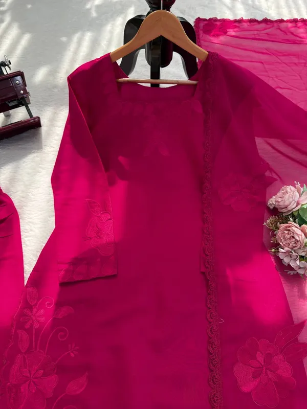 Roman_Fabric_Ethnic_Casual_Wear_Set