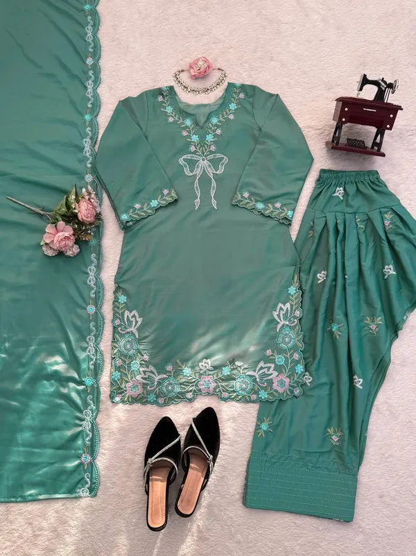 Crepe_Fabric_Traditional_Ethnic_Wear_Suit