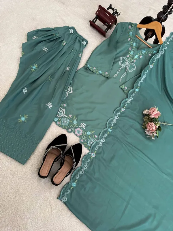 Crepe_Fabric_Traditional_Ethnic_Wear_Suit