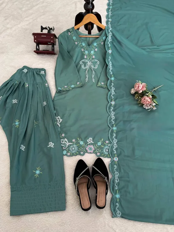 Crepe_Fabric_Traditional_Ethnic_Wear_Suit