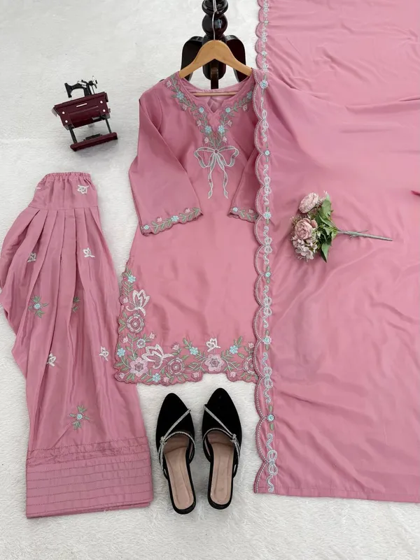 Crepe_Fabric_Traditional_Ethnic_Wear_Suit