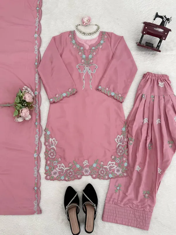 Crepe_Fabric_Traditional_Ethnic_Wear_Suit