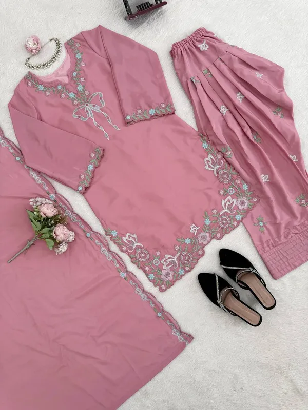 Crepe_Fabric_Traditional_Ethnic_Wear_Suit