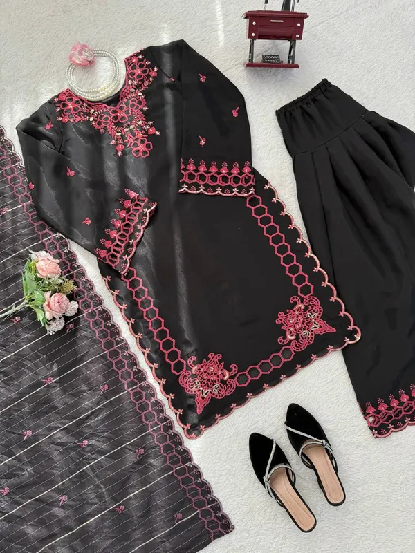 Chanderi_Fabric_Festive_Traditional_Suit_Set