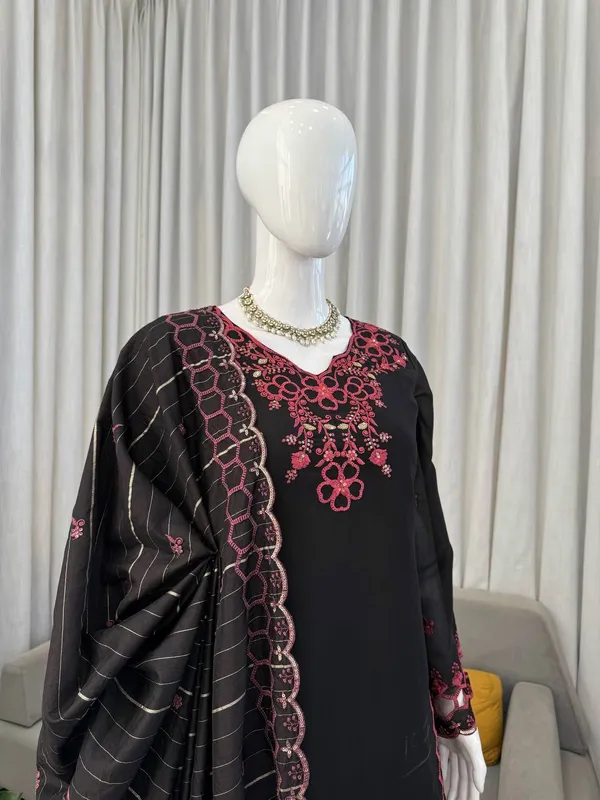 Chanderi_Fabric_Festive_Traditional_Suit_Set