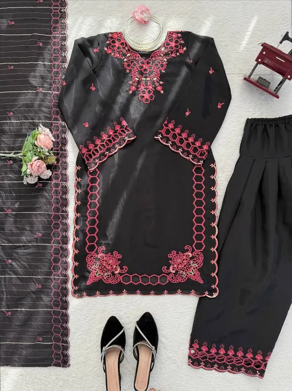 Chanderi_Fabric_Festive_Traditional_Suit_Set