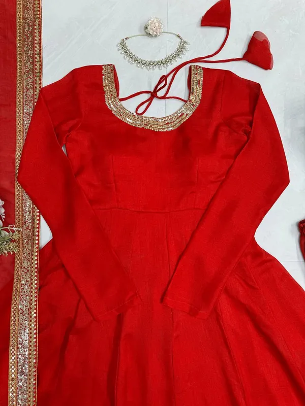 Vichitra_Silk_Party_Wear_Gown_Set