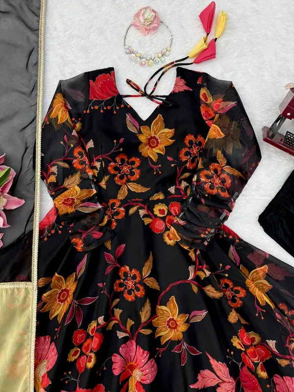 Tabby_Organza_Anarkali_Set_with_Digital_Print_7_Meter_Flair_and_Lace_Dupatta_Black