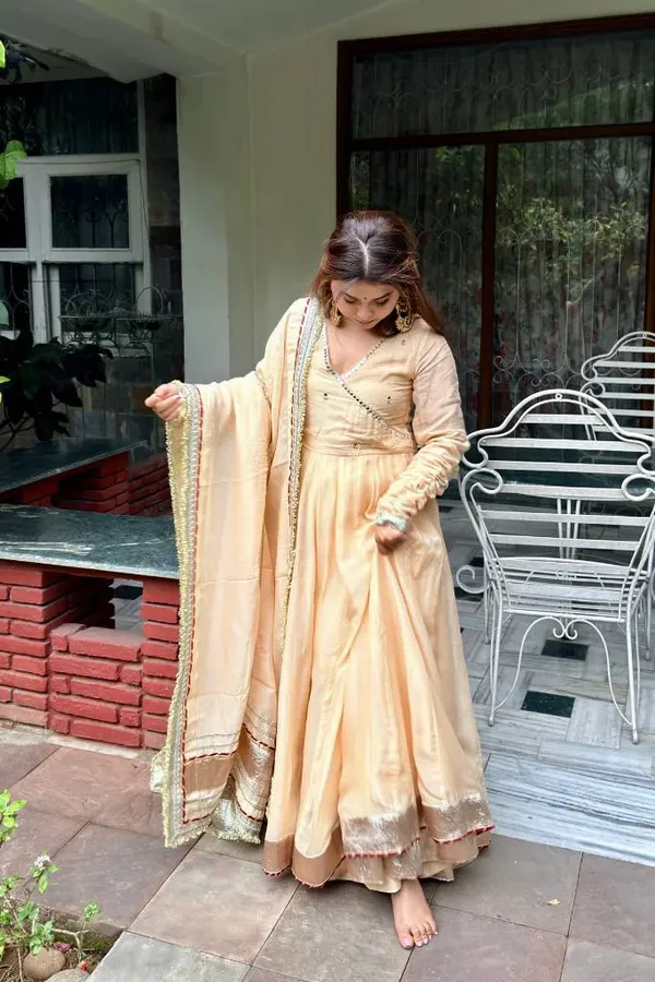Tabby_Organza_Silk_Anarkali_Lehenga_Set_with_Mirror_Gota_Patti_Work_Cream