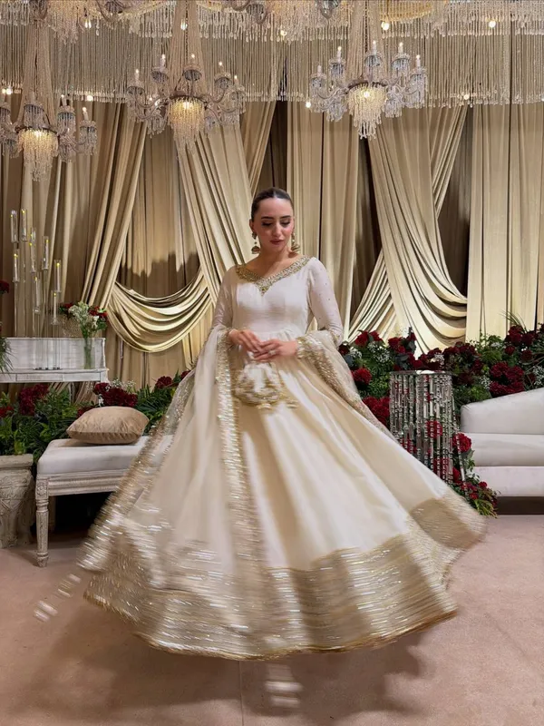 Vichitra_White_Anarkali_Set