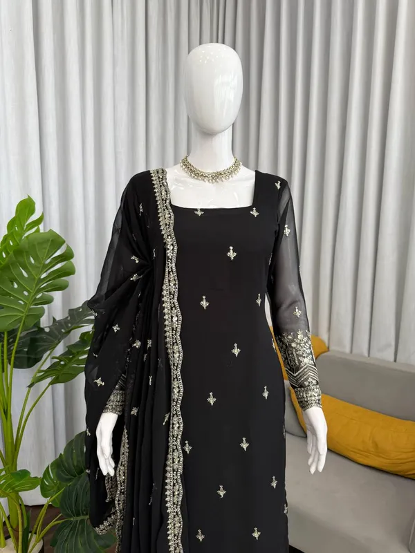 Green_Elegant_Design_Faux_Georgette_Kurta_Set_For_Women