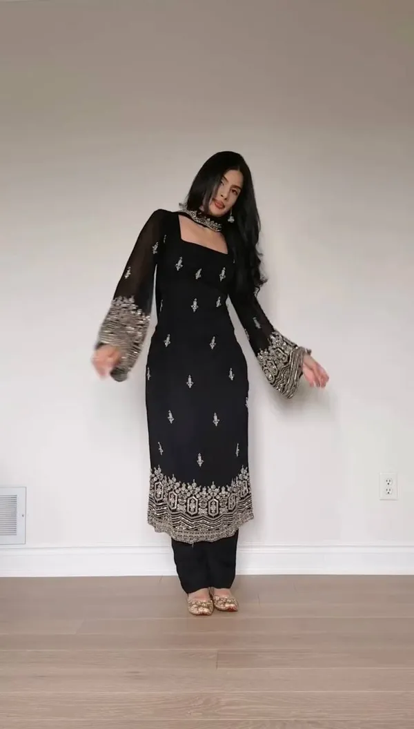 Green_Elegant_Design_Faux_Georgette_Kurta_Set_For_Women