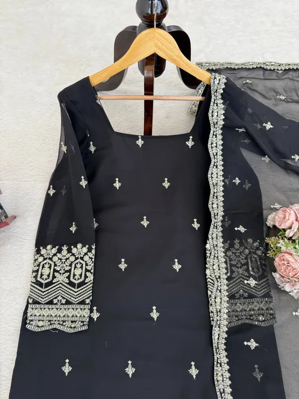Green_Elegant_Design_Faux_Georgette_Kurta_Set_For_Women