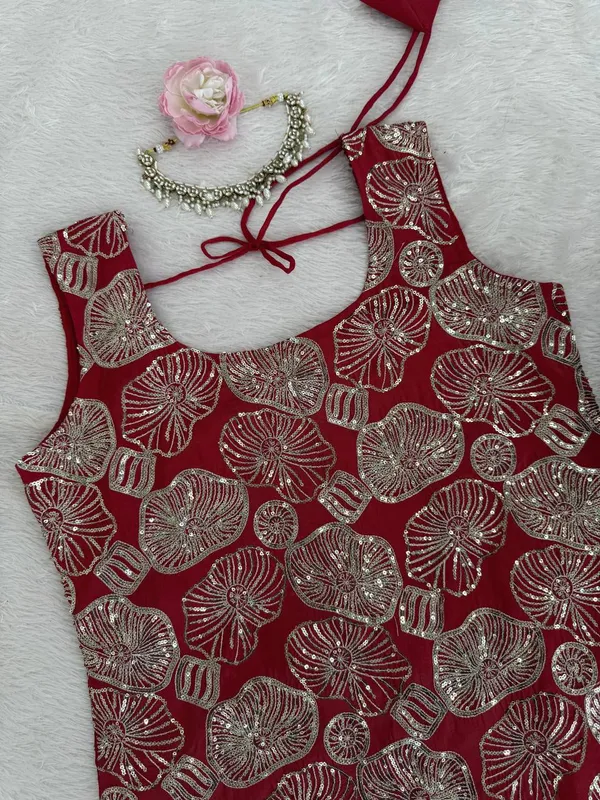 Red_Elegant_Design_Simmer_Silk_Kurta_Set_For_Women
