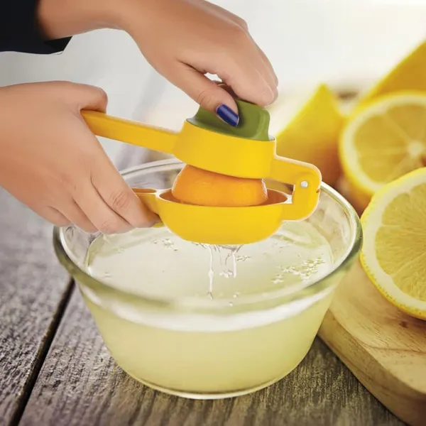 Lemon_Lime_Citrus_Squeezer_and_Juicer_(Multicolor)