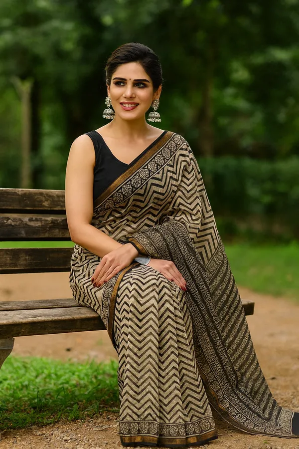 Black_&_White_Elegant_Pure_Kota_Saree_For_Women