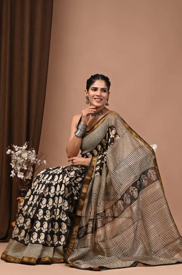 Black_Premium_Maheshwari_Silk_Saree